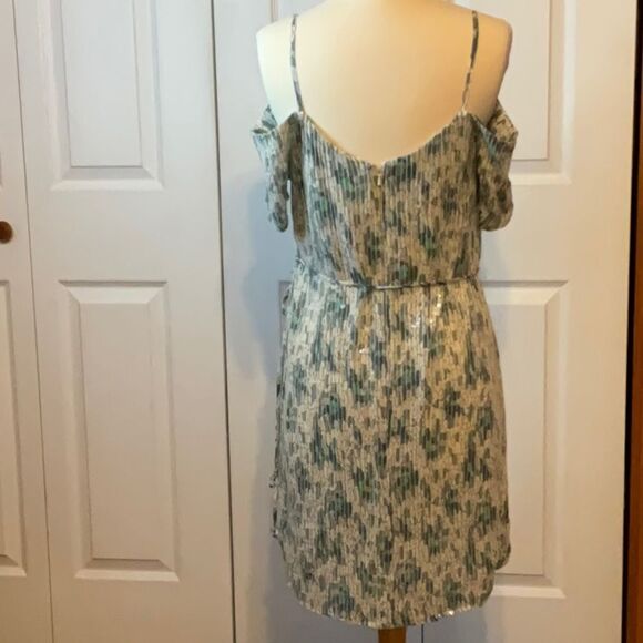 French Connection Cold Shoulder Mermaid Sequin Dress Cream Soda Green Size 6 New - Picture 2 of 10